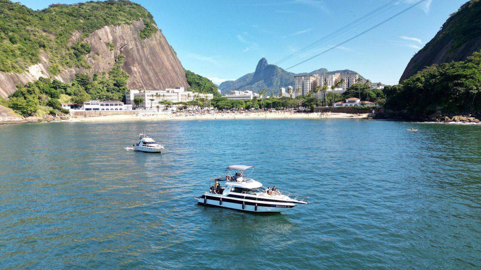Melhores Praias para Visitar de Lancha no RJ