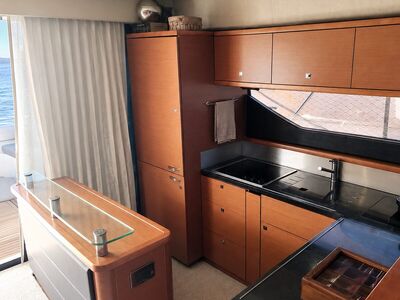 Prestige 60 - Copa com bancada e armários