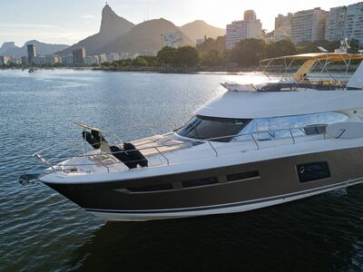 Prestige 60 - Na orla do Rio com o Cristo Redentor ao fundo