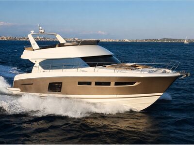 Prestige 60 - Navegando com o flybridge em destaque