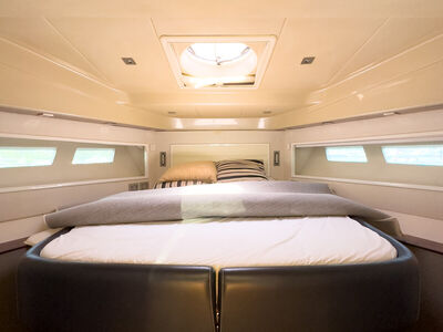 Schaefer 62 Fly - Suíte master com cama king e iluminação