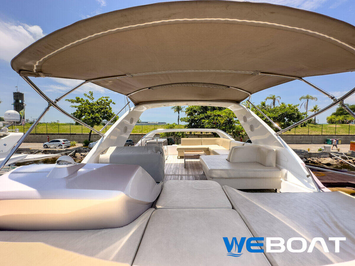Schaefer 62 Fly - Flybridge com solário e lounge