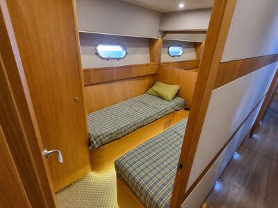 Schaefer 72 Fly - Cabine com duas camas