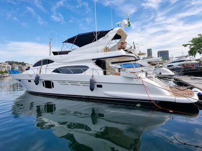 Schaefer 72 Fly - Iate de luxo de 72 pés na Marina da Glória