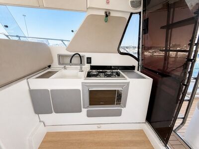 WeBoat 420 - Cozinha com cooktop e forno