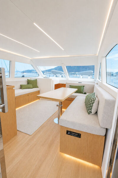 WeBoat Mares 50 - Salão com mesa de jantar