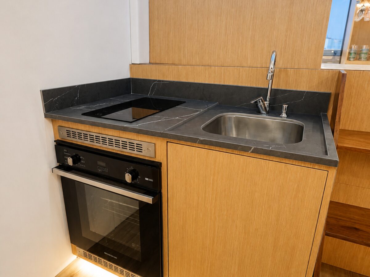 WeBoat Mares 50 - Cozinha completa com forno