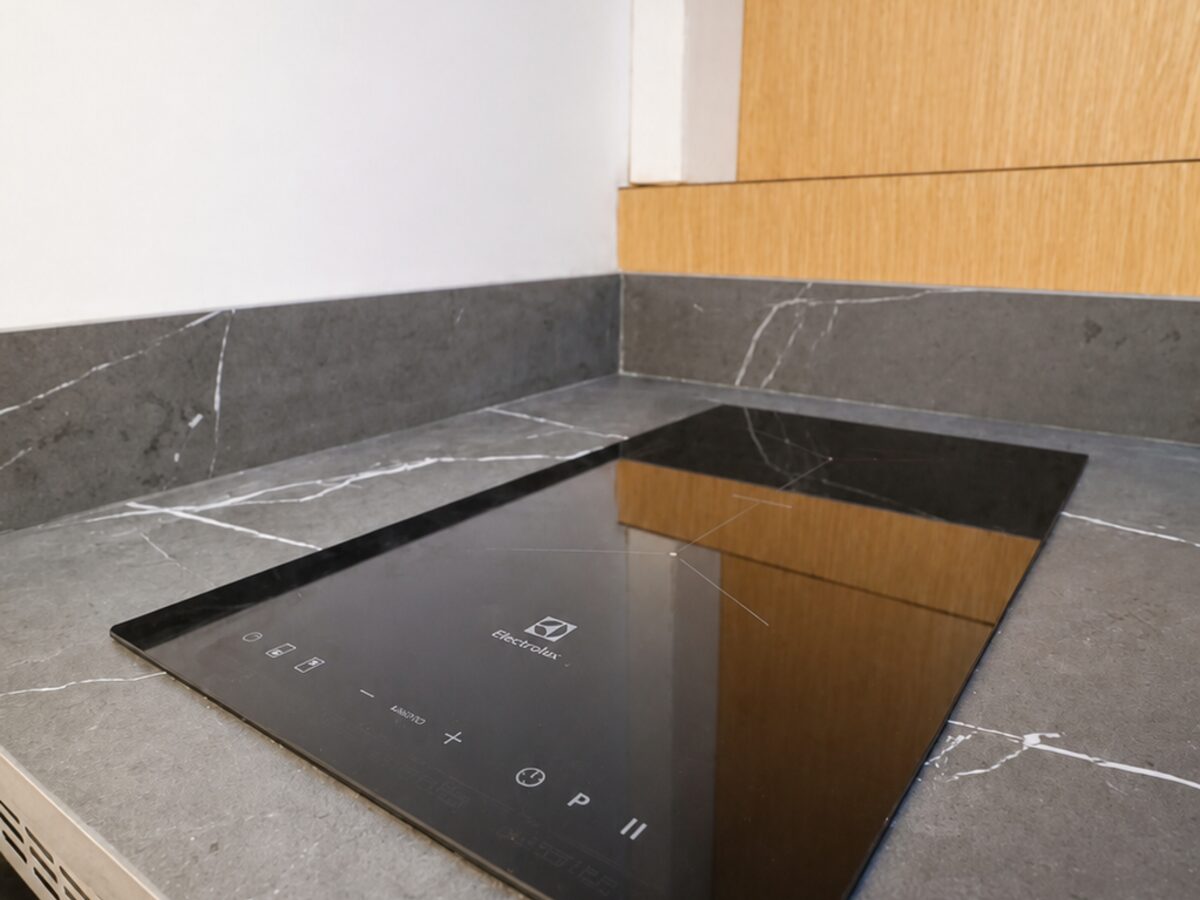 WeBoat Mares 50 - Cooktop de indução na bancada