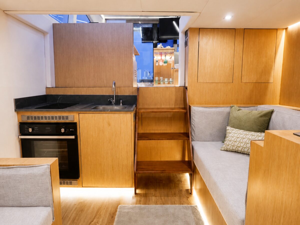 WeBoat Mares 50 - Cozinha e corredor interno