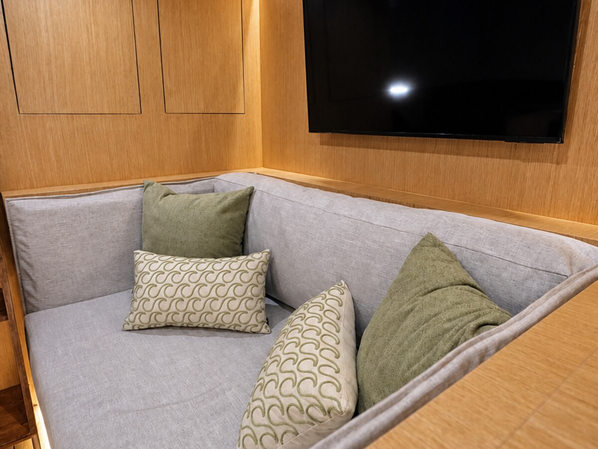 WeBoat Mares 50 - Ambiente interno com TV