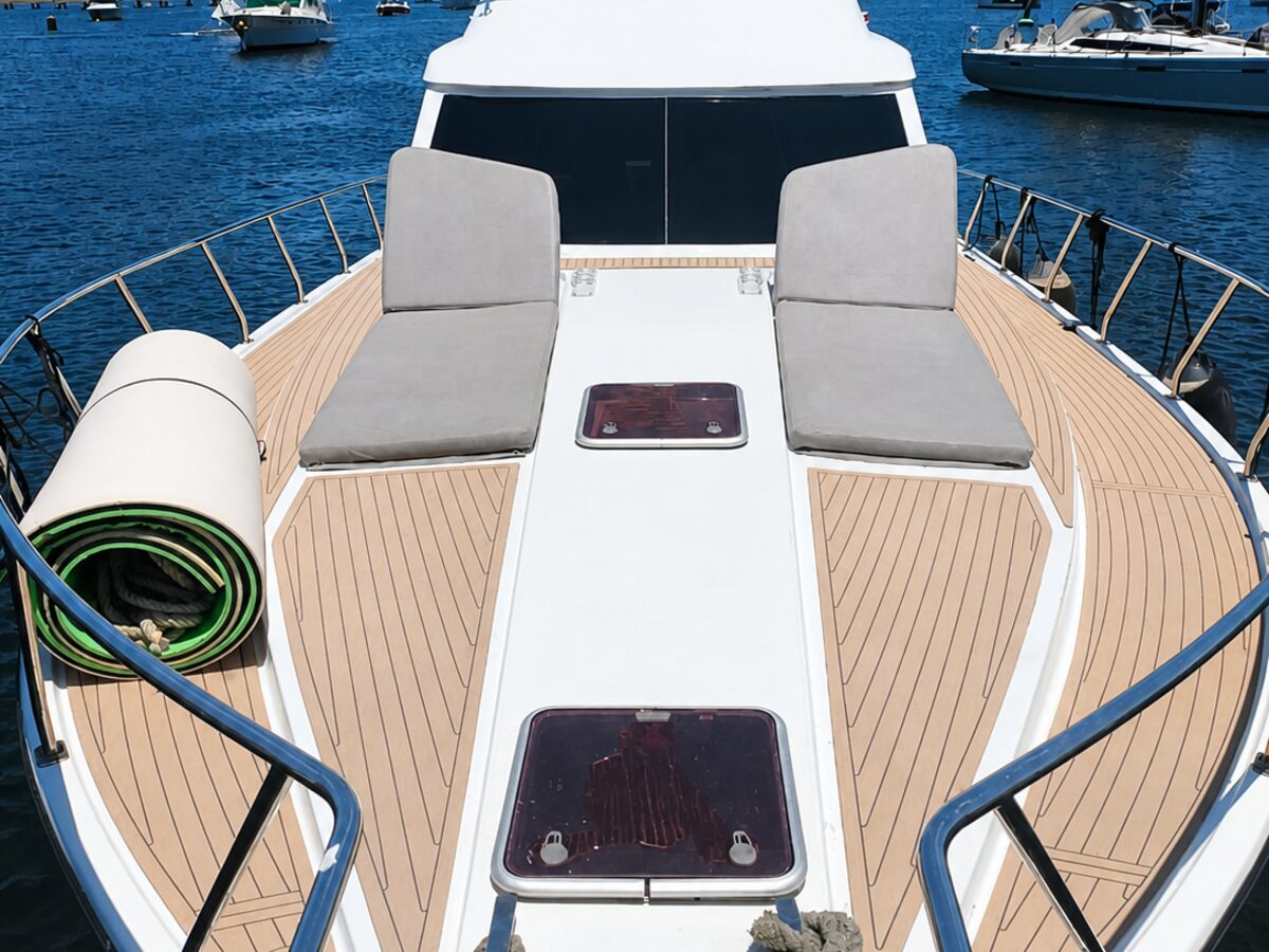 WeBoat Mares 50 - Solário de proa com almofadas