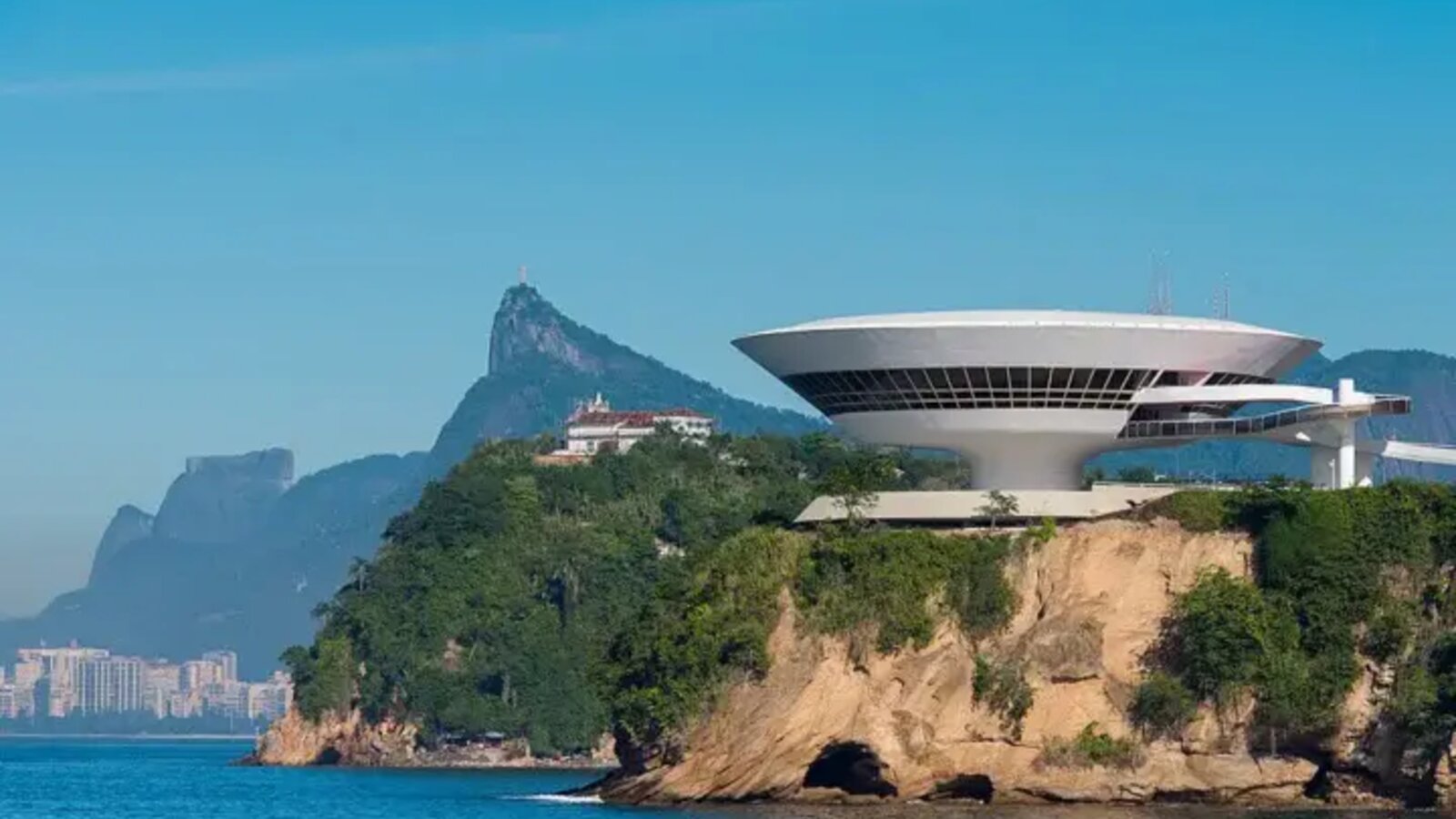 MAC Niteroi seen from the sea with Christ the Redeemer in the background - Full Tour Route